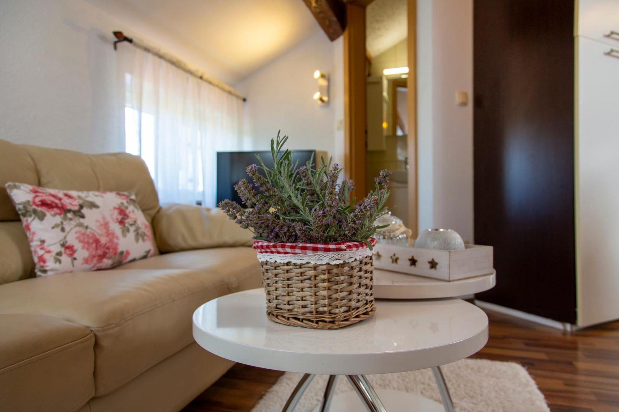 Apartman Viki Stinjan Pula Exteriör bild