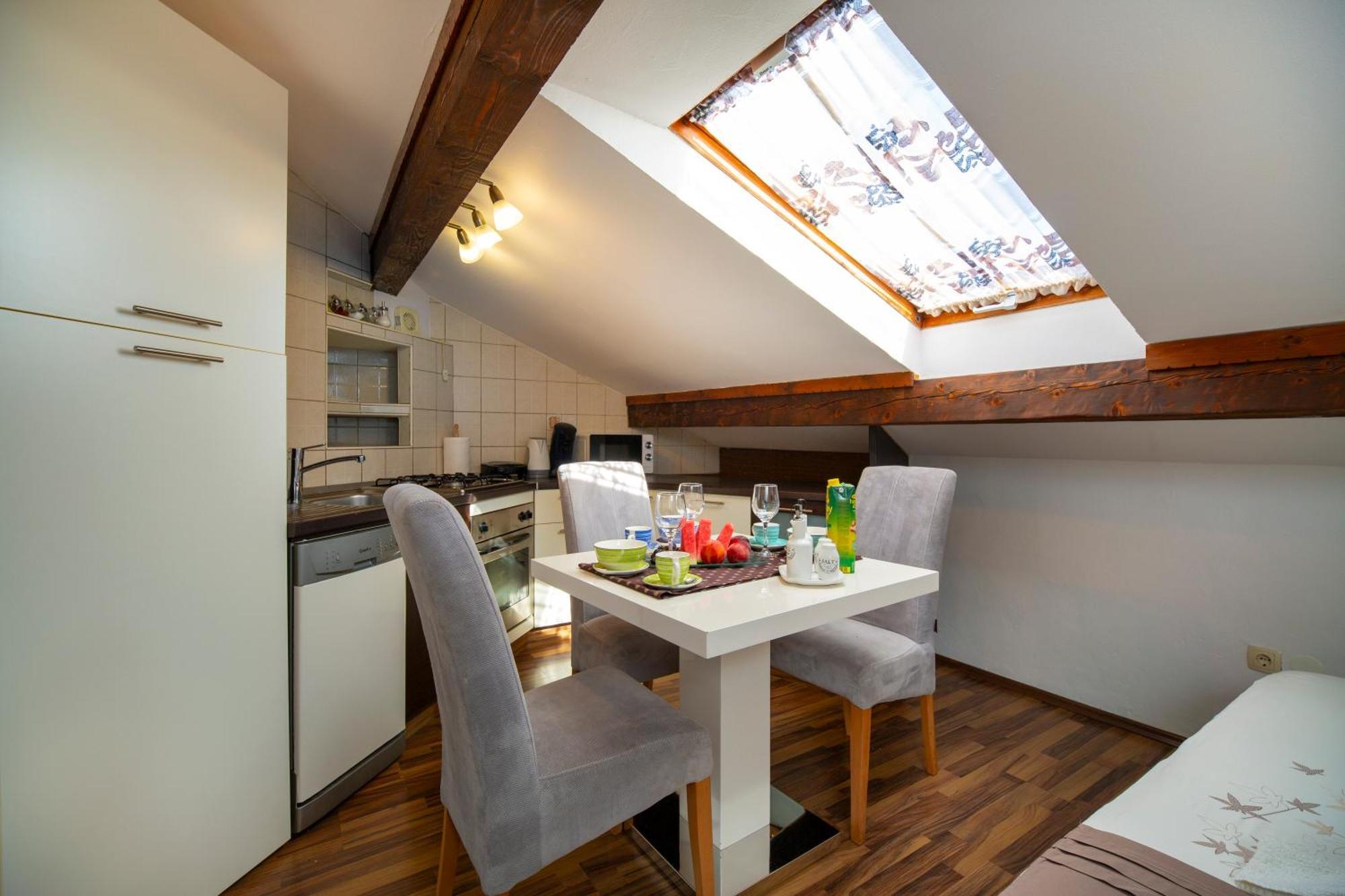 Apartman Viki Stinjan Pula Exteriör bild