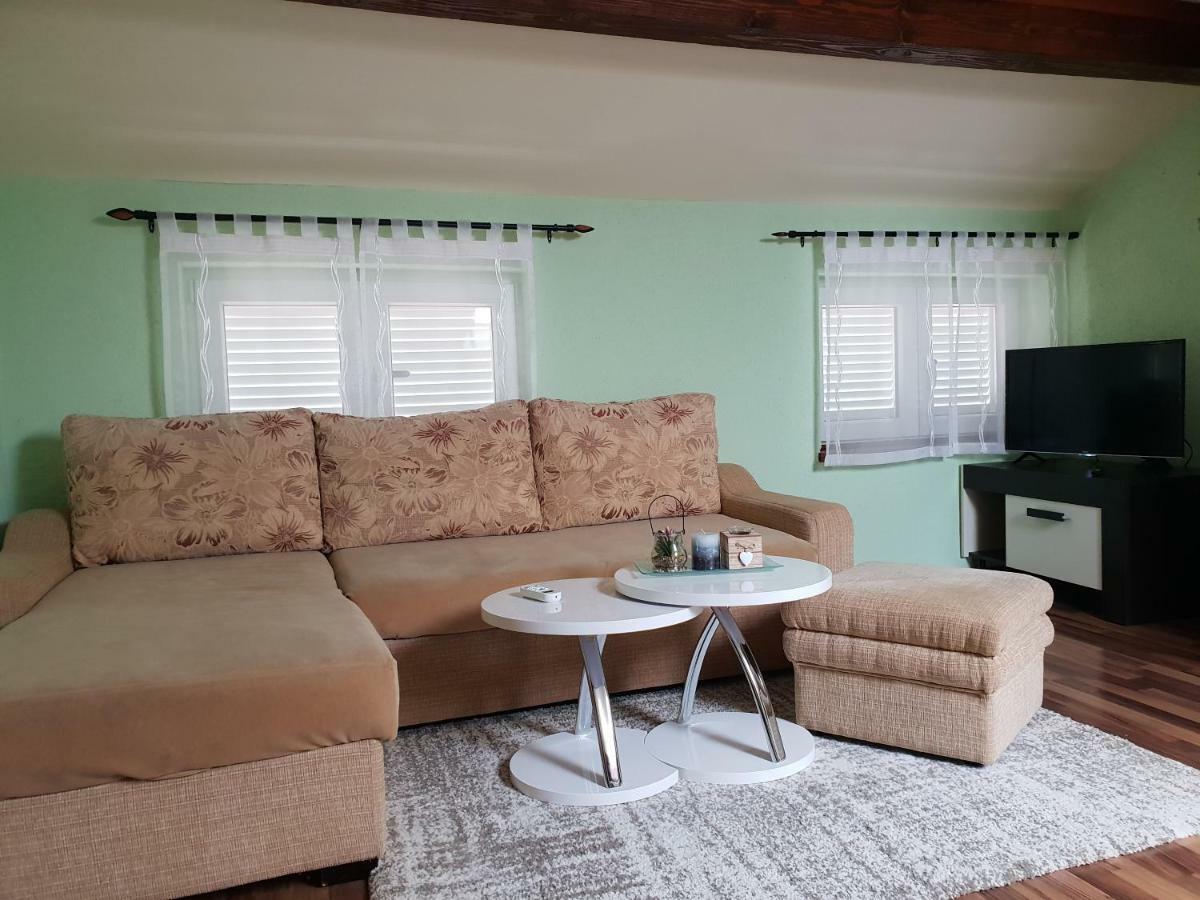 Apartman Viki Stinjan Pula Exteriör bild