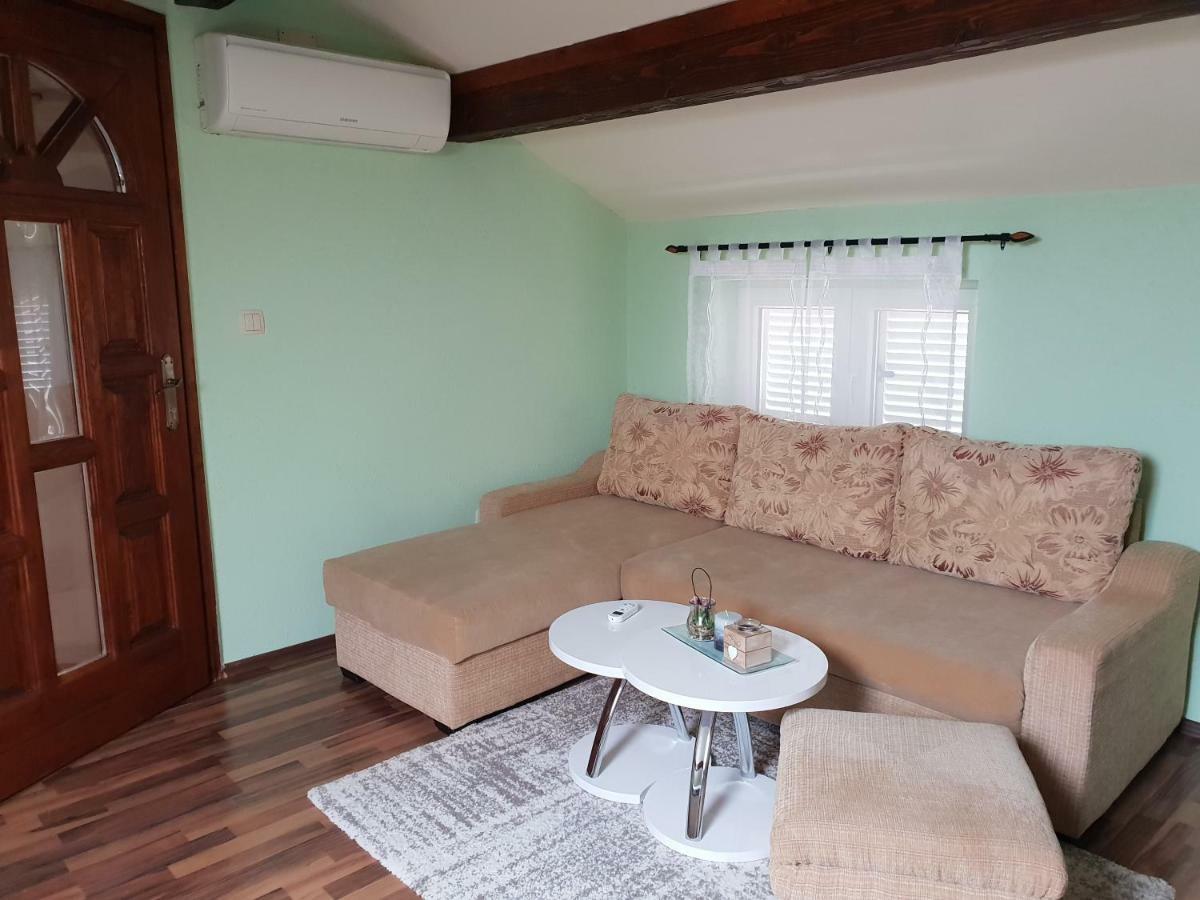 Apartman Viki Stinjan Pula Exteriör bild